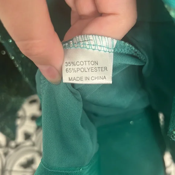 MAKE AN OFFER!! Elegant Emerald Green Mermaid Fit Dress - Picture 6 of 10